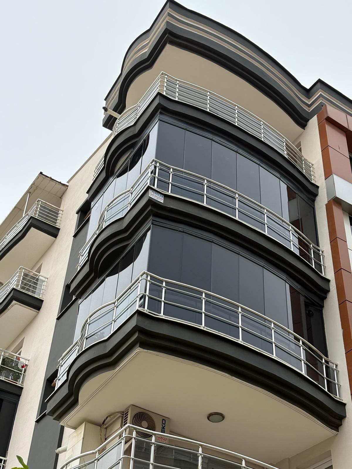 Aydın Efeler'de katlanır cam balkon uygulaması